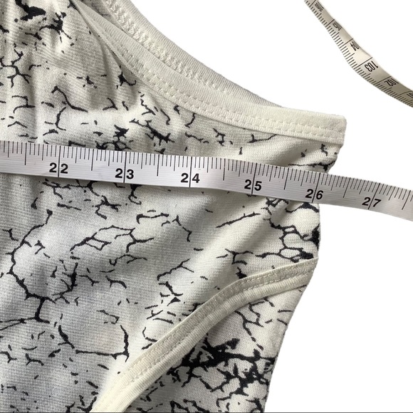 Sleeveless top with pockets - Picture 6 of 11